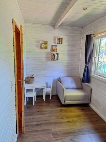 Aufklappbar Schlafsessel im kleinen Schlafzimmer