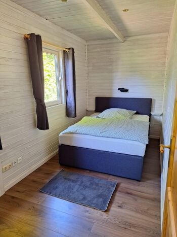 Kleineres Schlafzimmer 