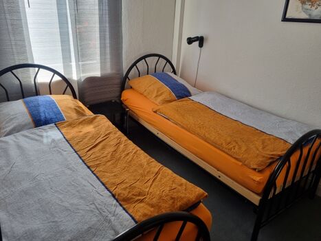 Schlafzimmer (Betten 2,00 x 0,90 m)