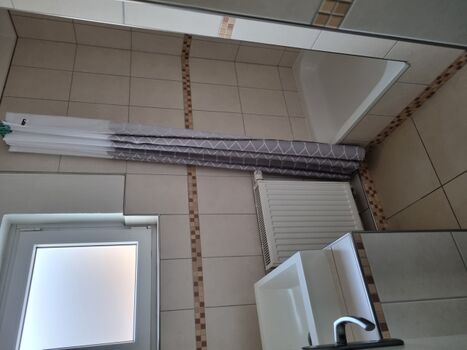 Bad 2- Dusche mit Waschbecken