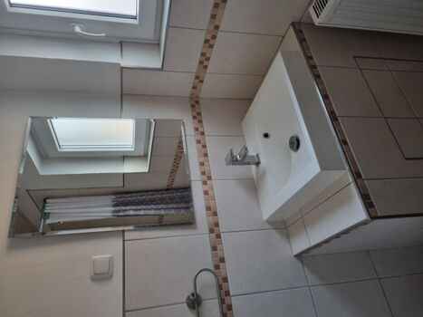 Bad 2- angrenzend an Schlafzimmer