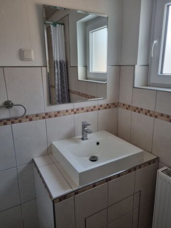 Bad 2- angrenzend an Schlafzimmer