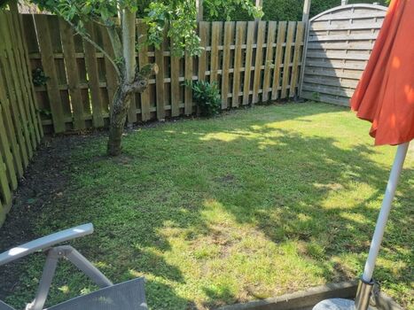 Kleiner eingezäunter Gartenbereich