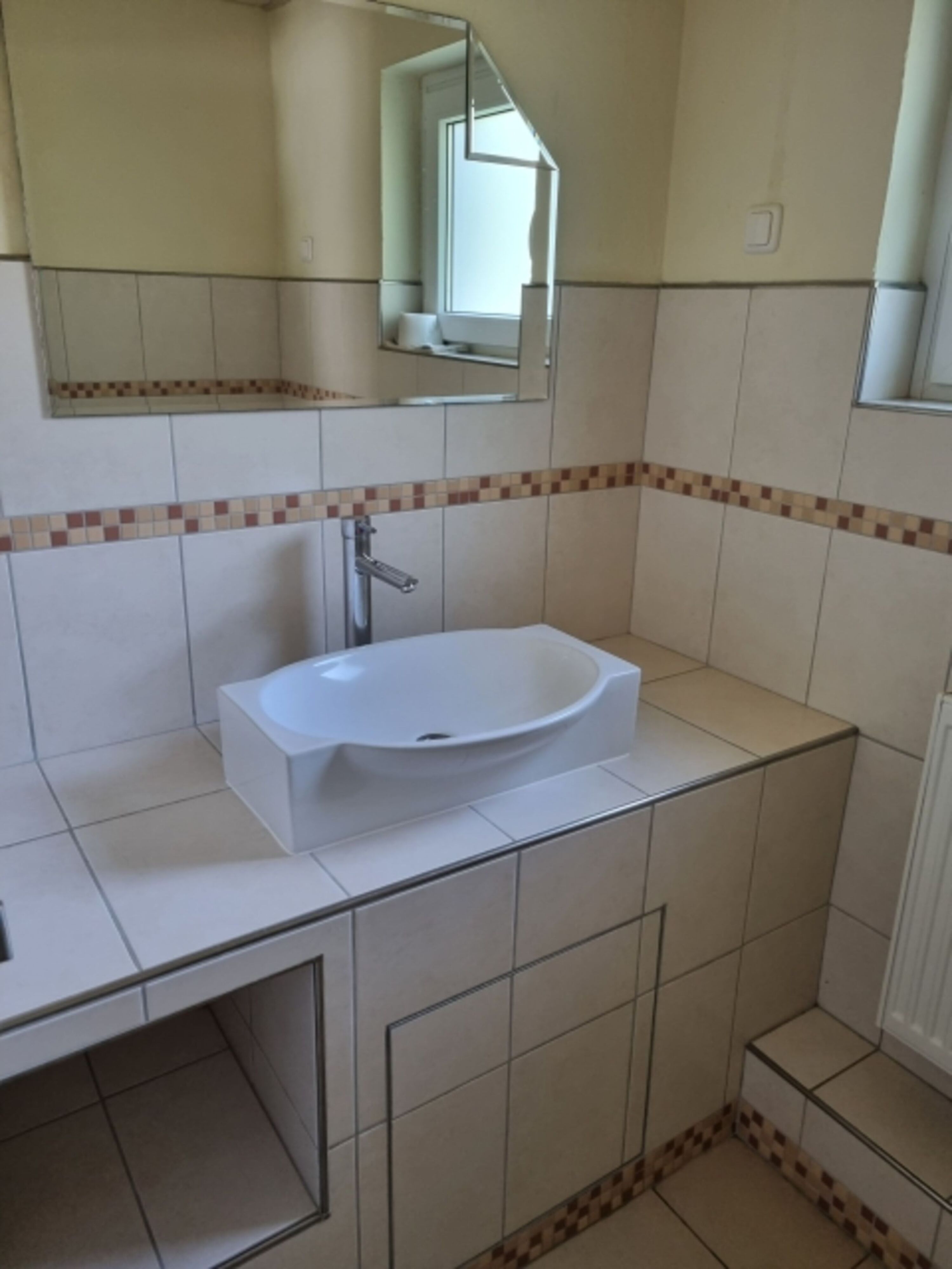 Bad 1- WC mit Waschbecken