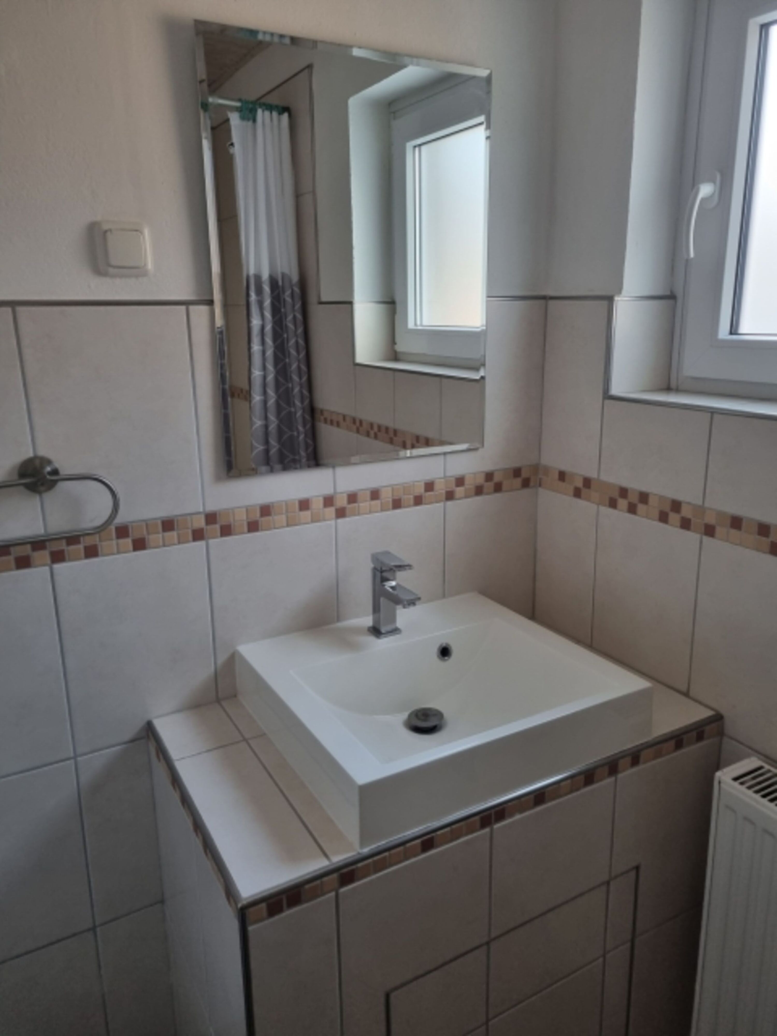 Bad 2- angrenzend an Schlafzimmer