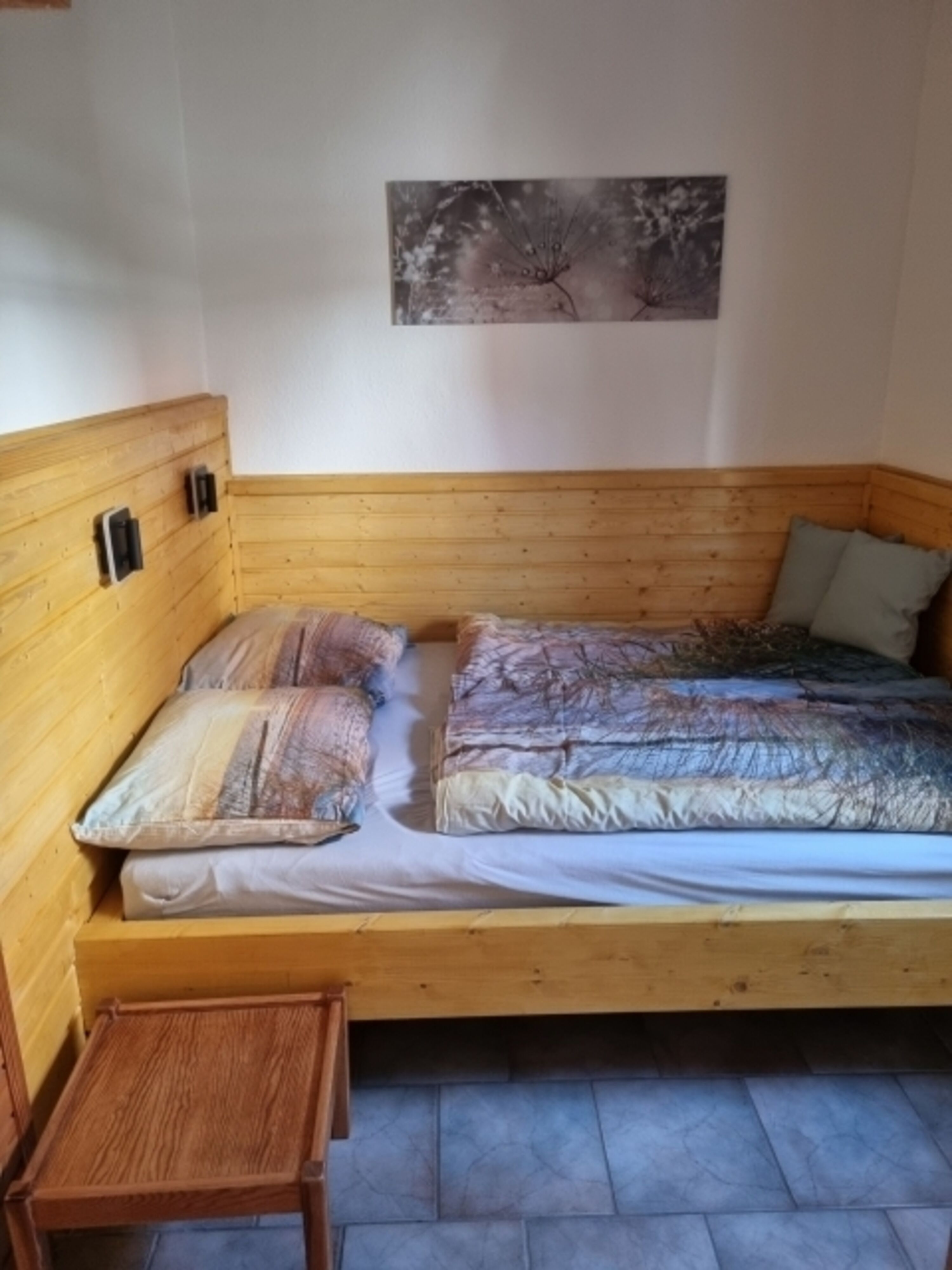 Kleines Schlafzimmer mit 1,40 x 2,00 m Einbaubett