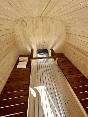 Sauna mit elektrischem Saunaofen und Dampfbad