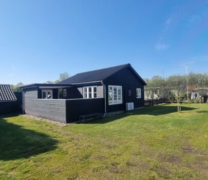 Ganz nah zum Sandstrand & doppekt eingezäunt: Terrasse und  ...