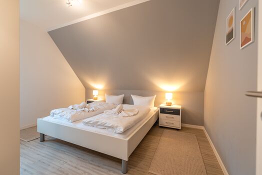 Schlafzimmer mit Doppelbett