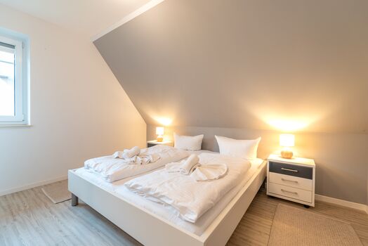 Schlafzimmer mit Doppelbett