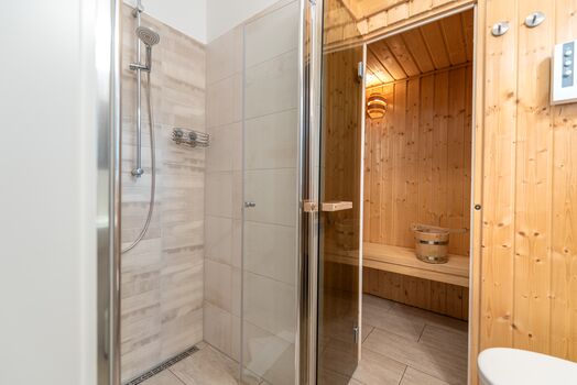 Badezimmer unten mit Sauna