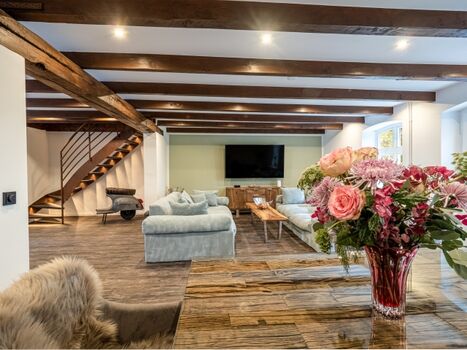 Modernes und großes Maisonette-Appartement in idyllischer U ...