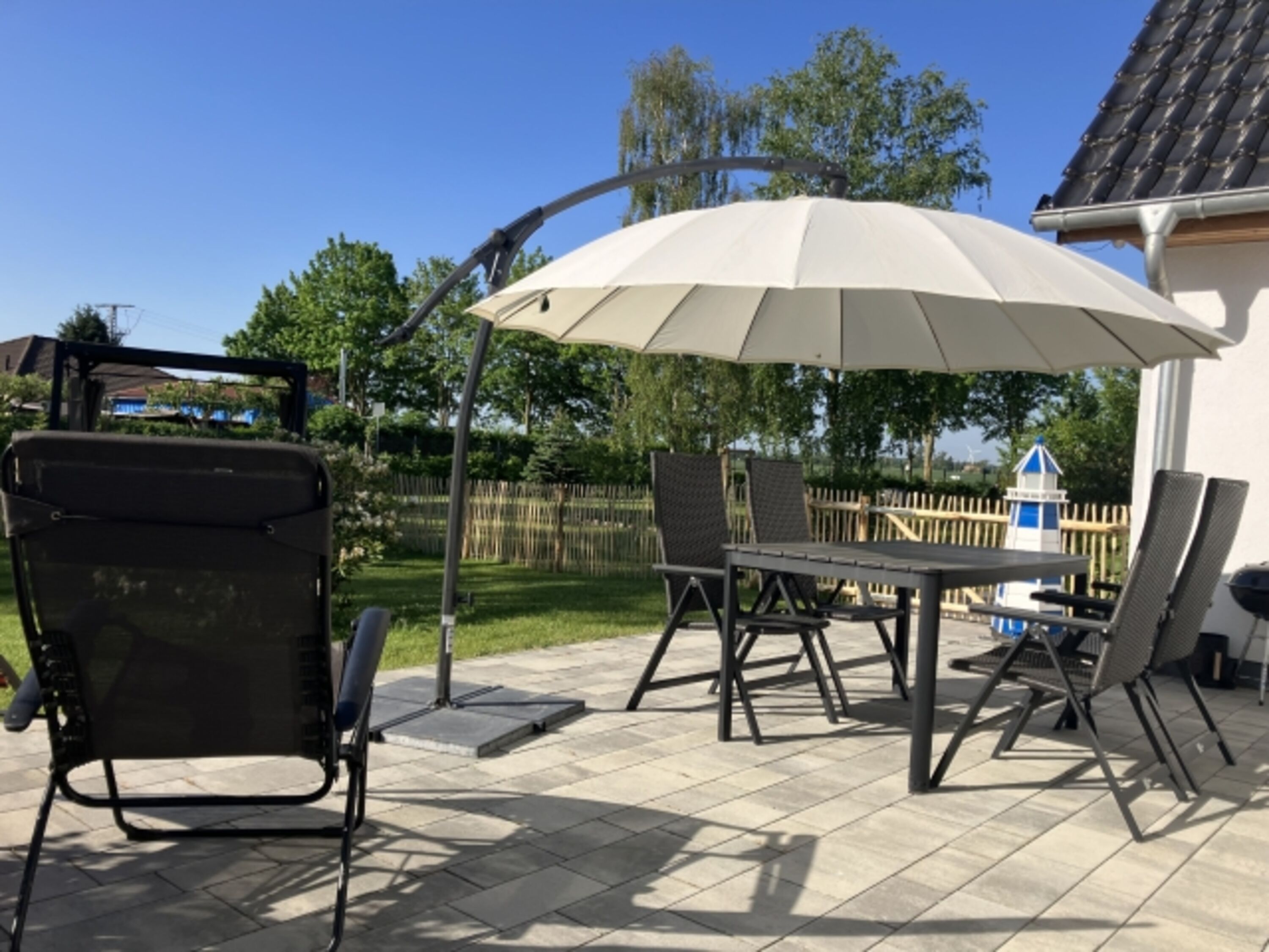 Fewo-Terrasse, Fewo Garten mit Staketenzaun auf 1 m Höhe