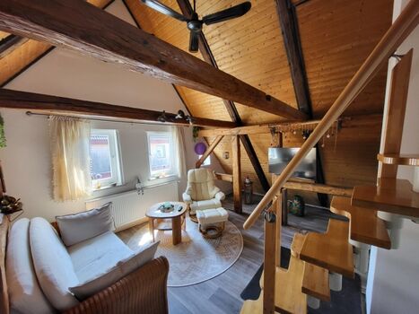 Ihr romantisches Wohnzimmer mit Wichtel Trip Trap Treppe in Ihr Schlafzimmer 1