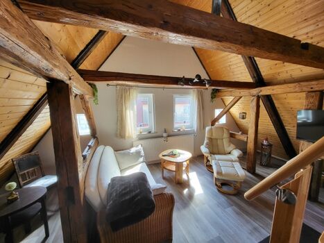 Ihr Wohnzimmer mit Doppelschlafsofa, Smart TV und Kamin (ab Herbst)