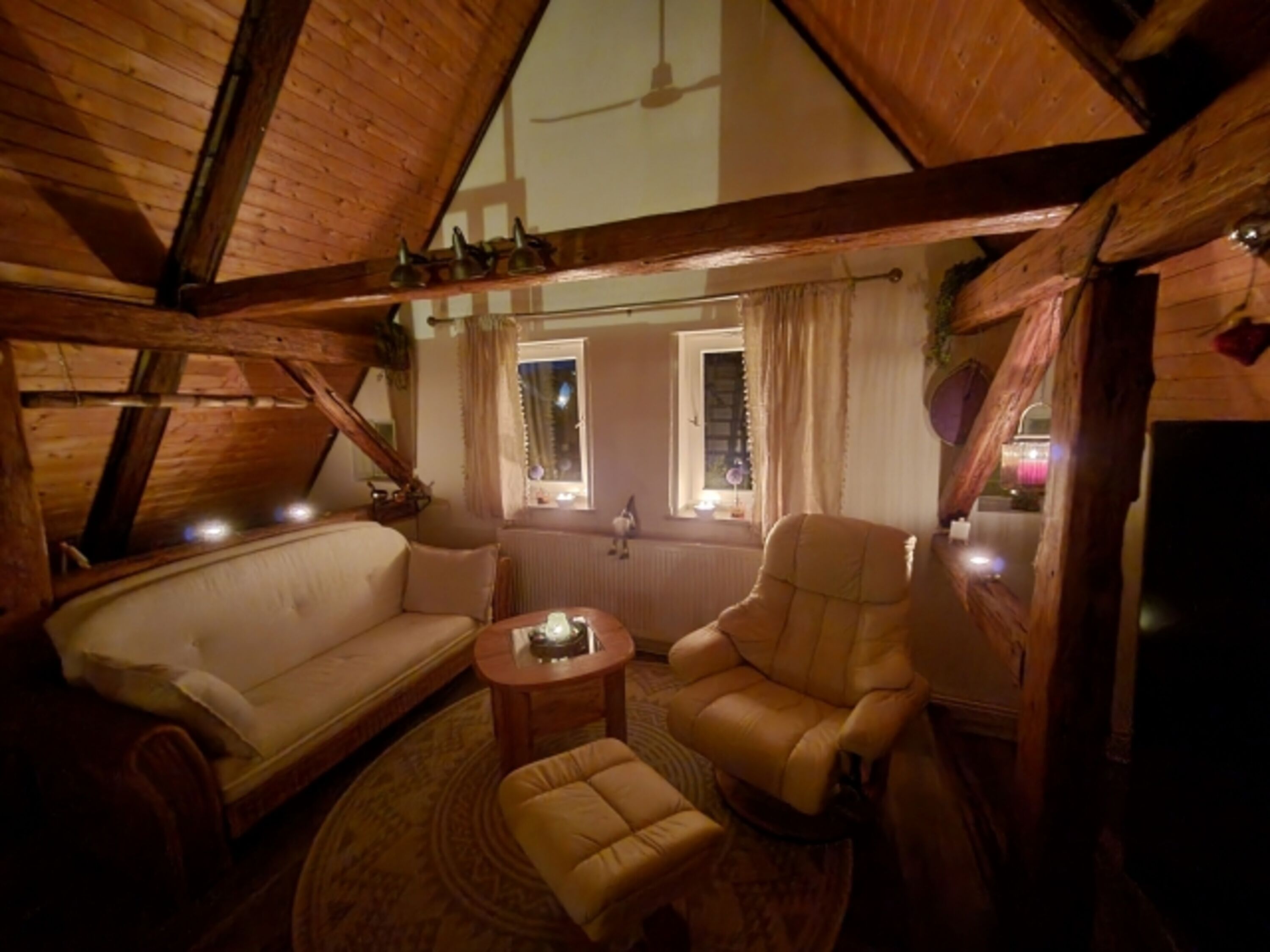 So romantisch ist Ihr Wohnzimmer am Abend