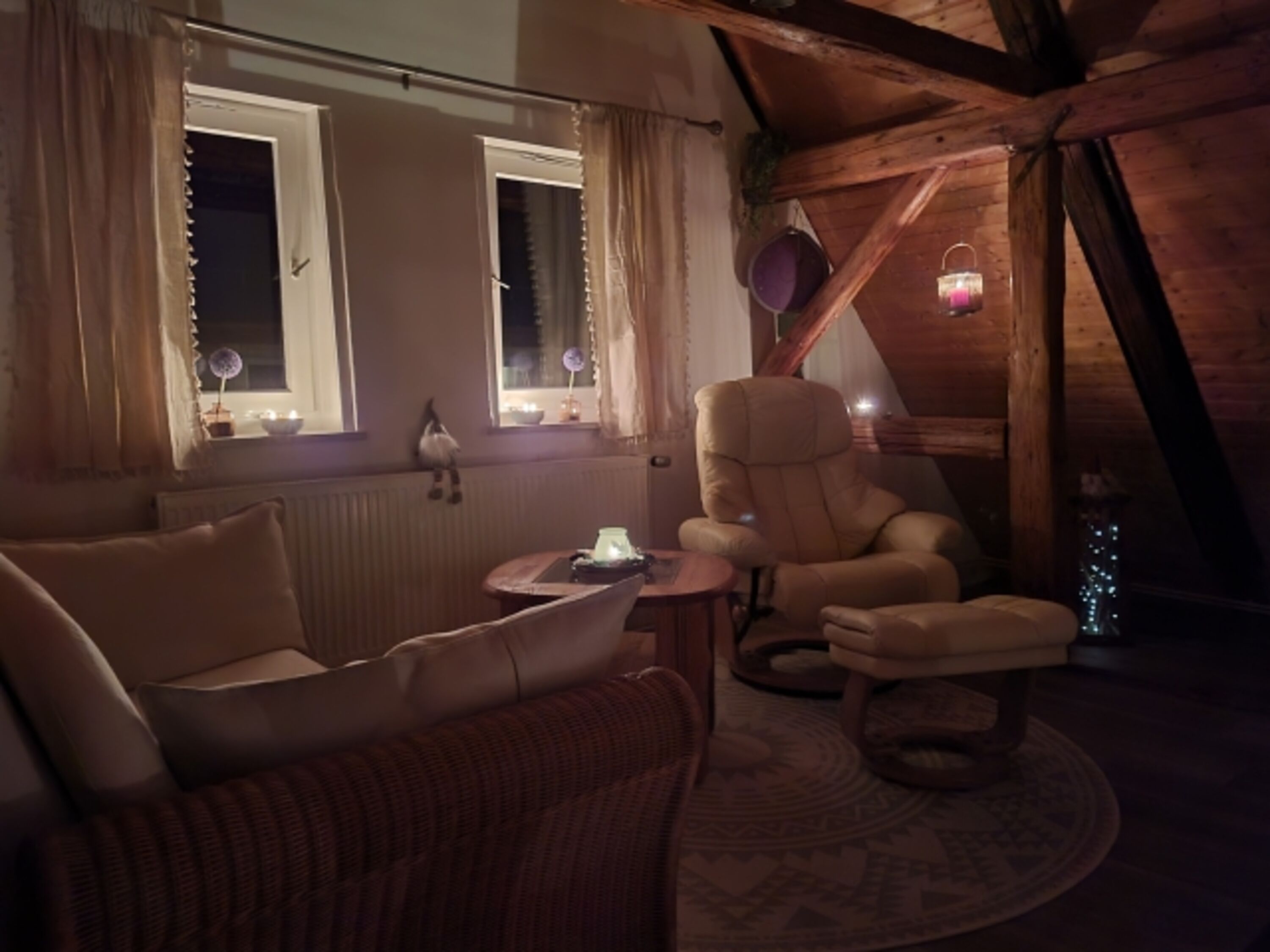 Kerzenschein am Abend in Ihrem Wohnzimmer