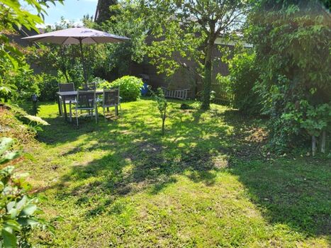 Ihr sonniger Garten mit vielen Sitzgelegenheiten