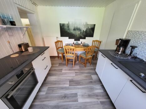 Ihre Landhausküche mit Essbereich