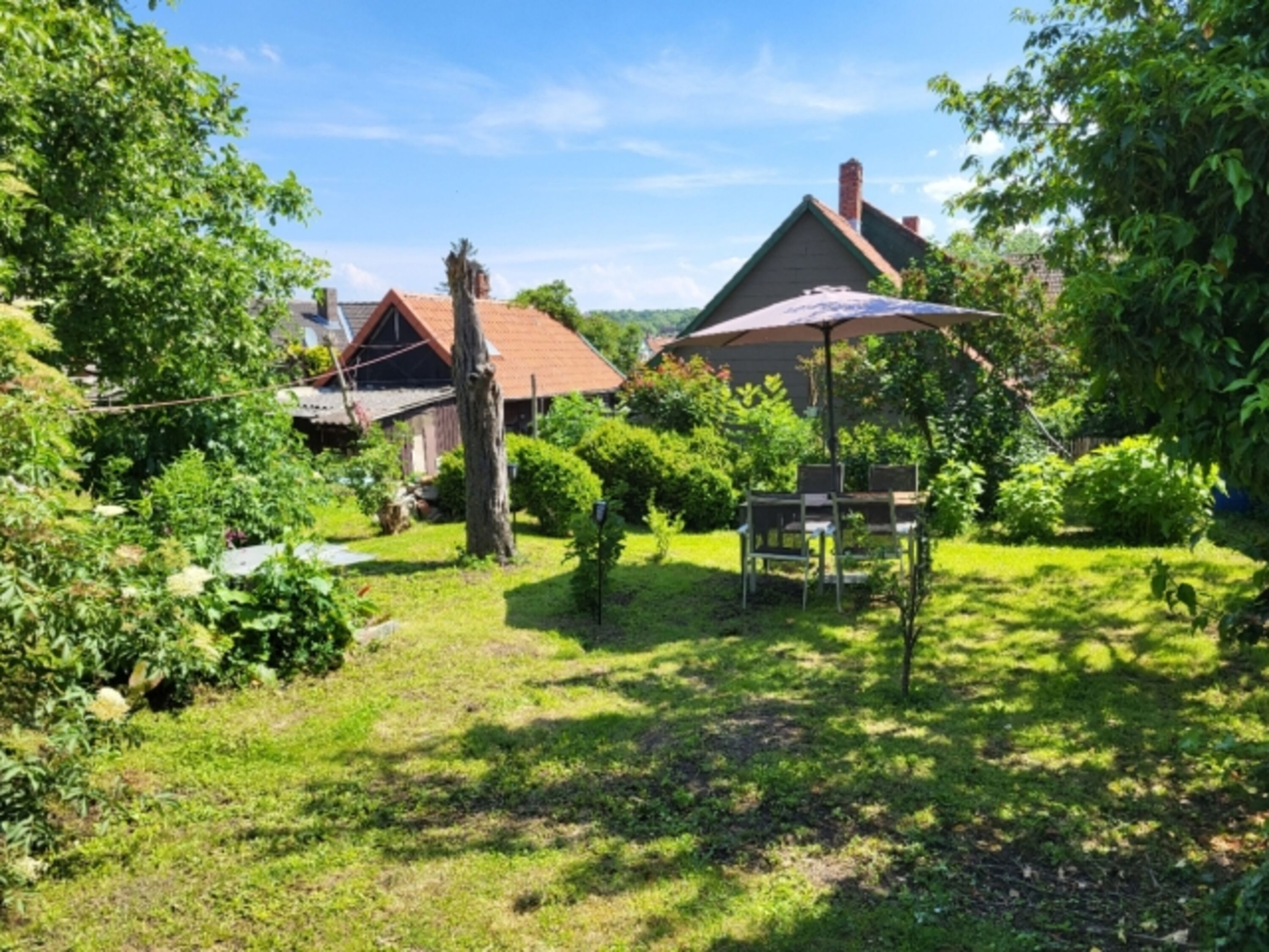 Ihr Garten lädt zum Verweilen und Sonnen ein.