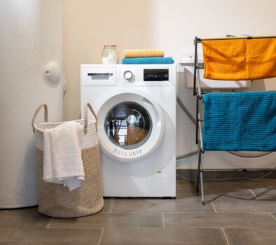 Eine Waschmaschine gehört zur Wohnung und kann kostenfrei genutzt werden