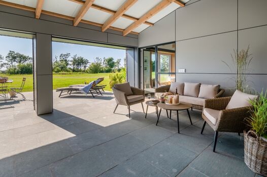 Überdachter und windgeschützter Außenbereich