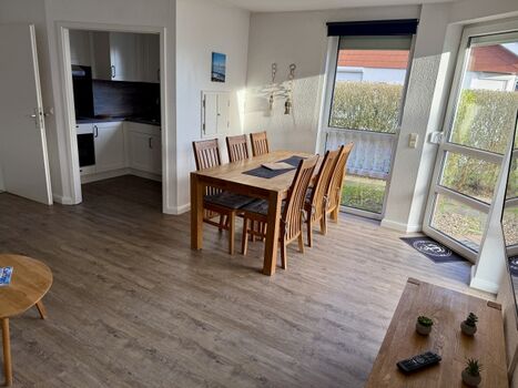 Wohnzimmer mit Esszimmer