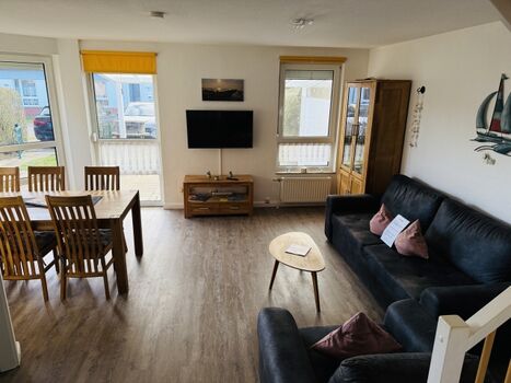 Wohnzimmer mit Esszimmer