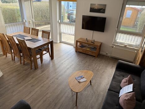 Wohnzimmer mit Esszimmer