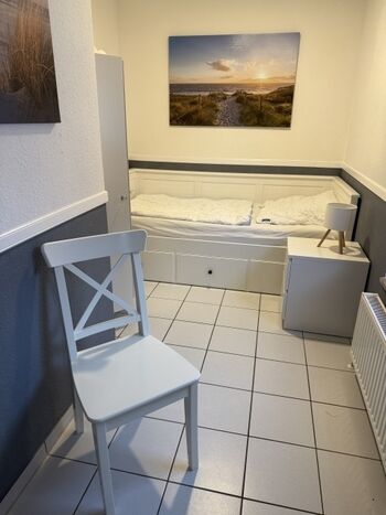 Schlafzimmer unten  Einzelbett 