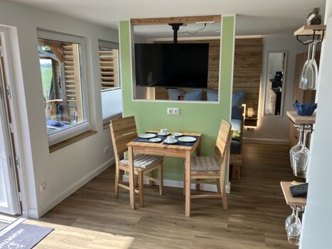 Drehbarer Fernseher, Essplatz