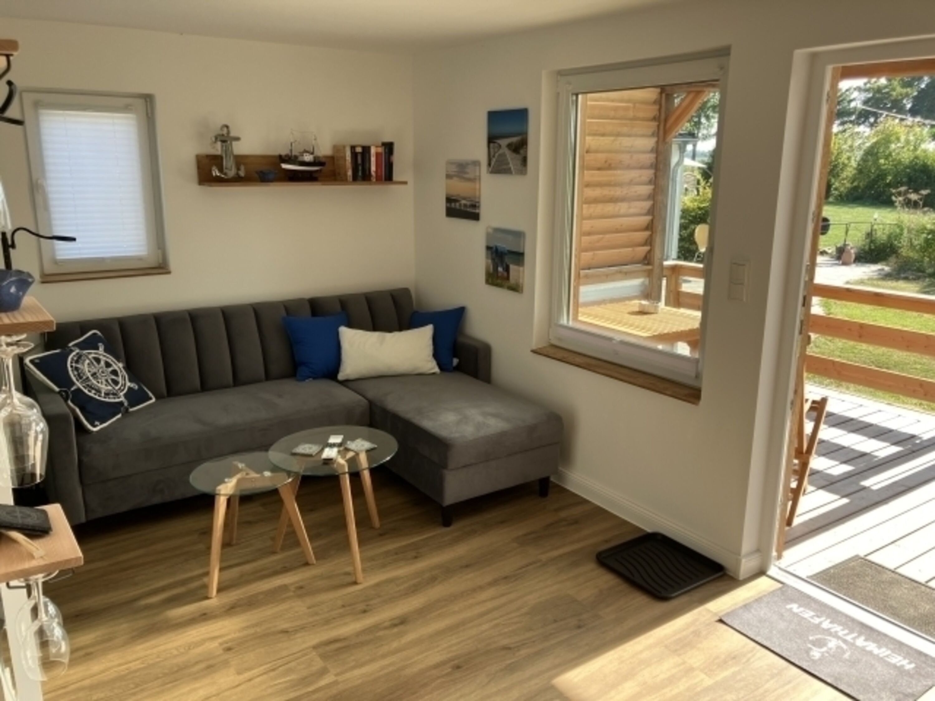 Sofa, Eingang