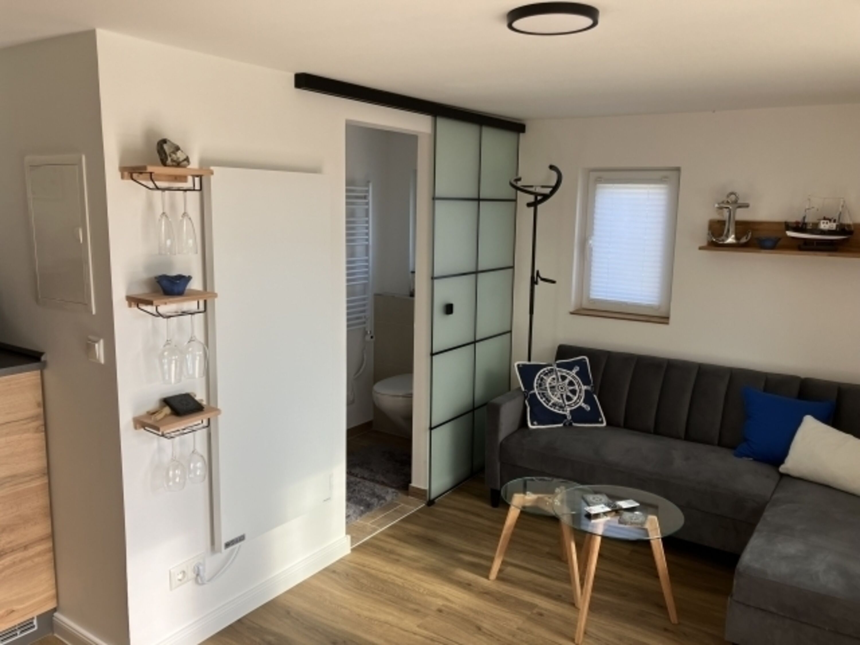 Wohnbereich, Zugang zum Badezimmer