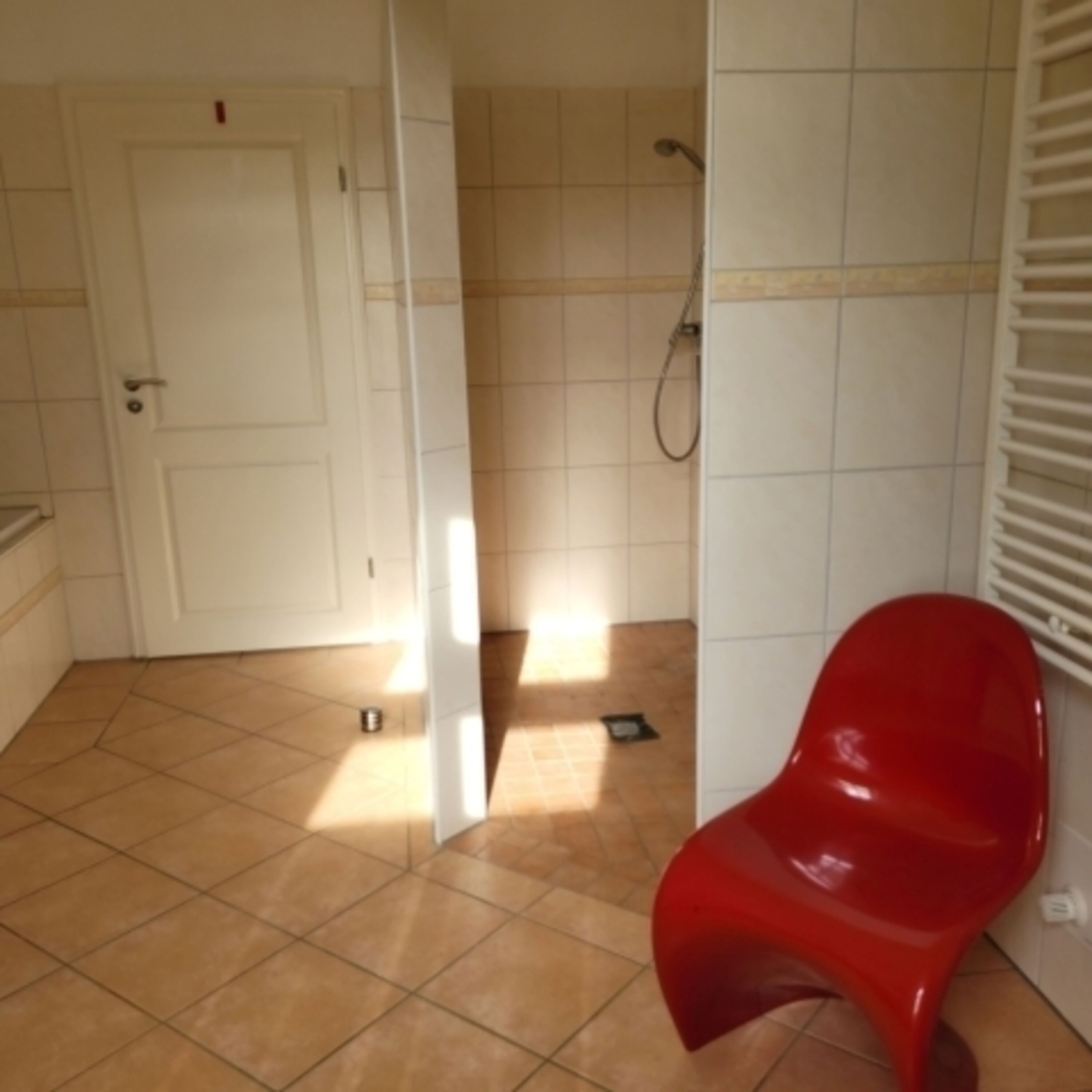 Bad mit ebenerdige Dusche
