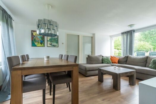 Das gemütlich eingerichtete Wohnzimmer