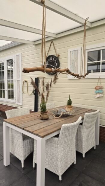 Terrasse mit Esstisch