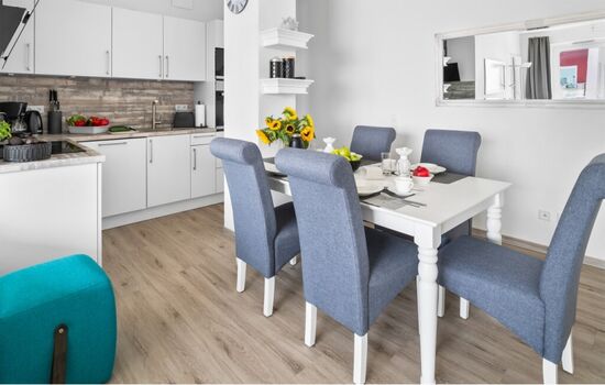 Küche mit Essbereich