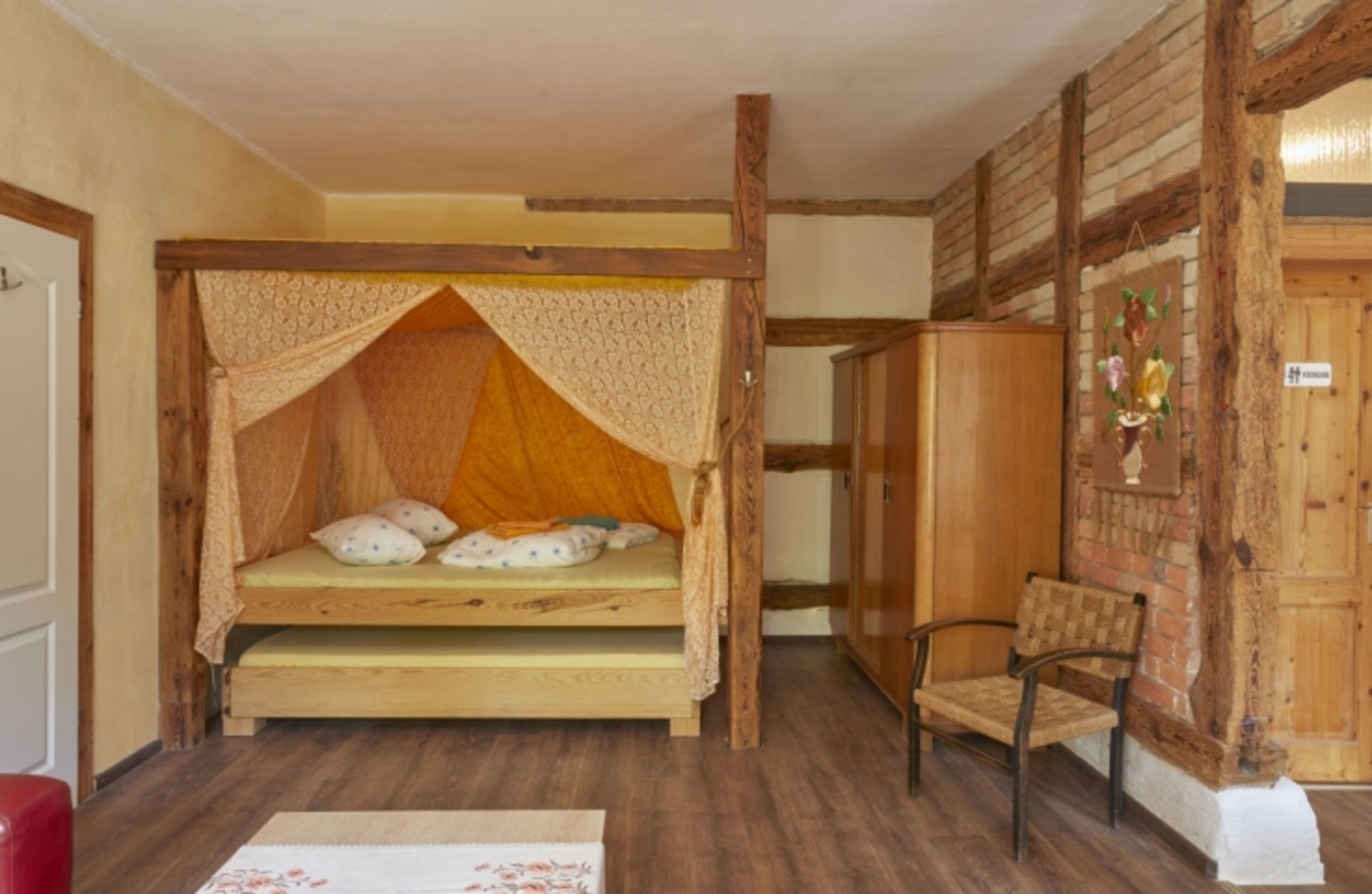 Schlafzimmer und Wohnzimmer