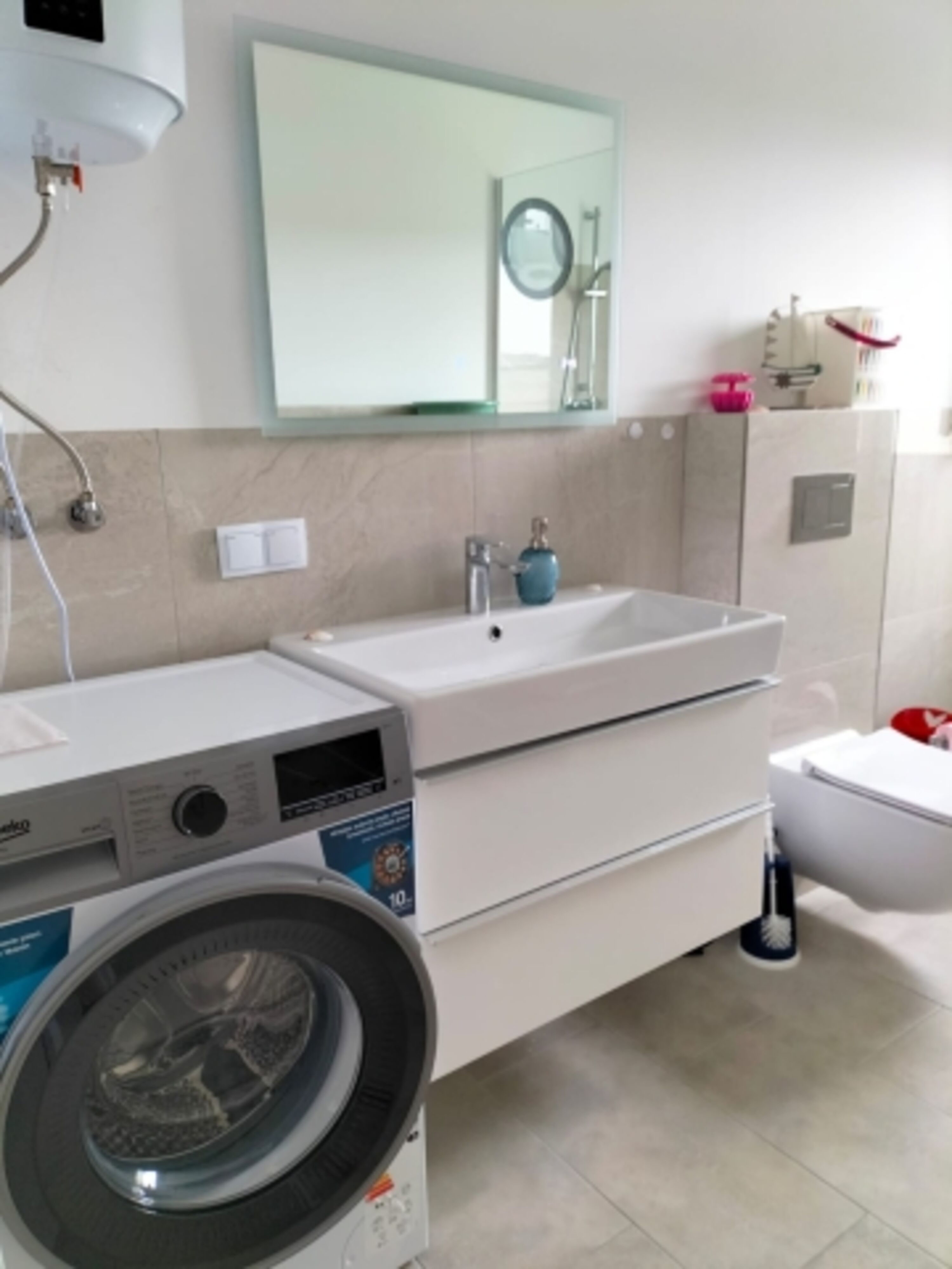 Badezimmer mit Waschmaschine