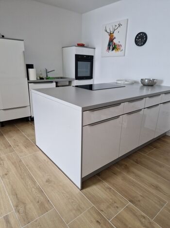 Küche mit Kochinsel