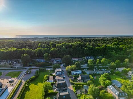Luftaufnahme eines Teils des Ferienparks Puik en Duin