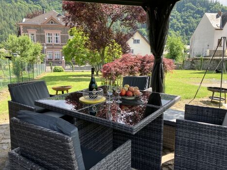 Überdachter Essbereich