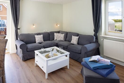 Wohn und Essbereich mit Kamin