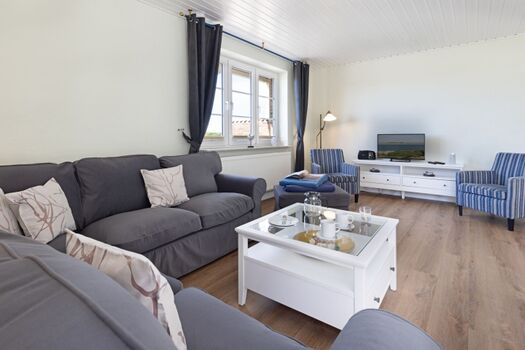 Wohn und Essbereich mit Kamin