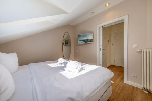 Zweites Schlafzimmer mit TV.