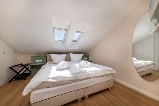 ...und Doppelbett...