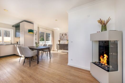 Der Kamin bietet zusätzlich Wohlfühlatmosphäre.