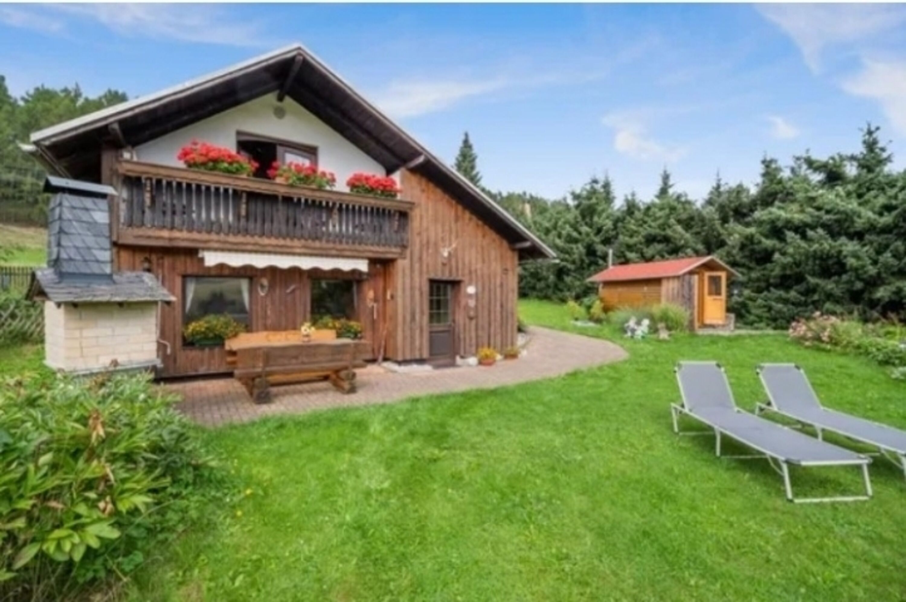 schönes Ferienhaus von außen