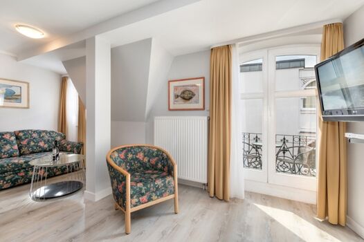 Wohnbereich mit Austritt auf den Balkon.