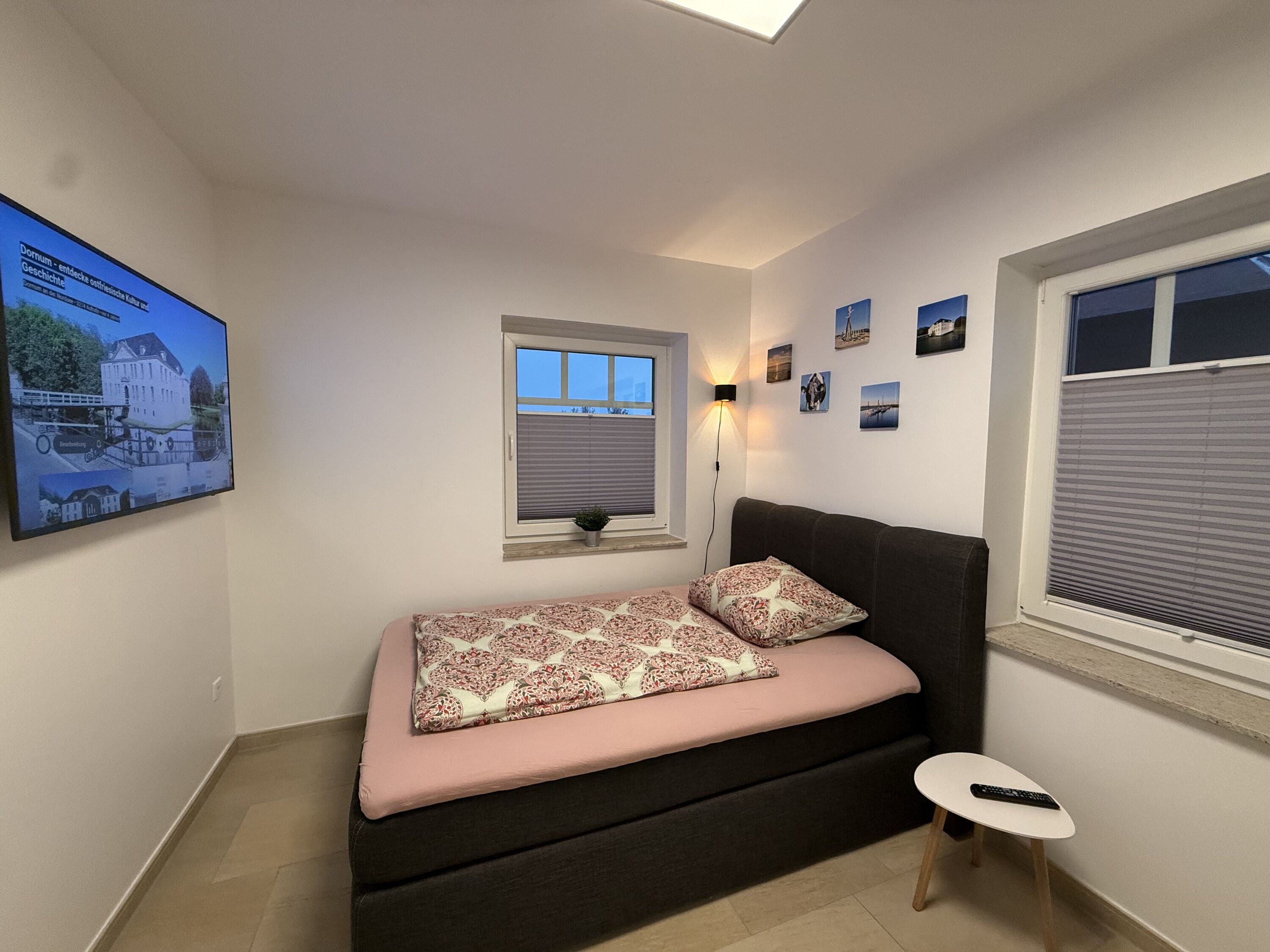 Schlafzimmer im EG mit französischem Bett